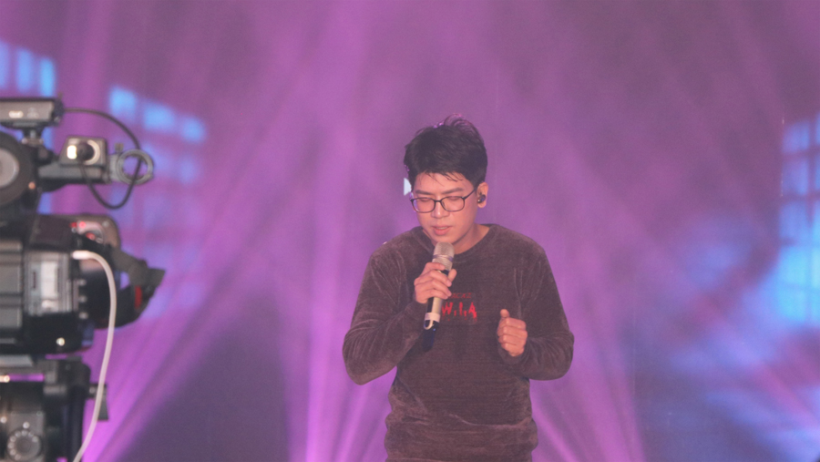 星空电竞光电2019年联欢晚会\歌曲-一生中最爱jpg